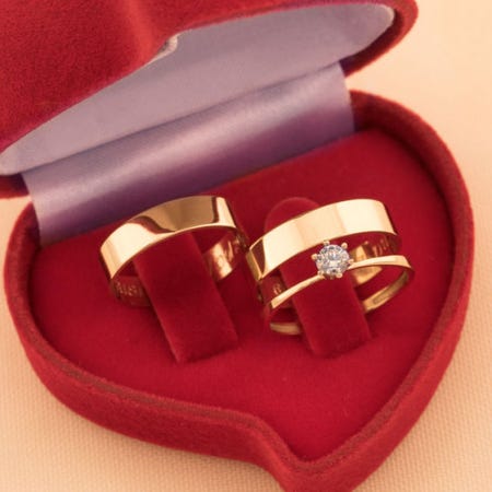 Kit Alianças Casamento Ouro + Anel Solitário Ouro